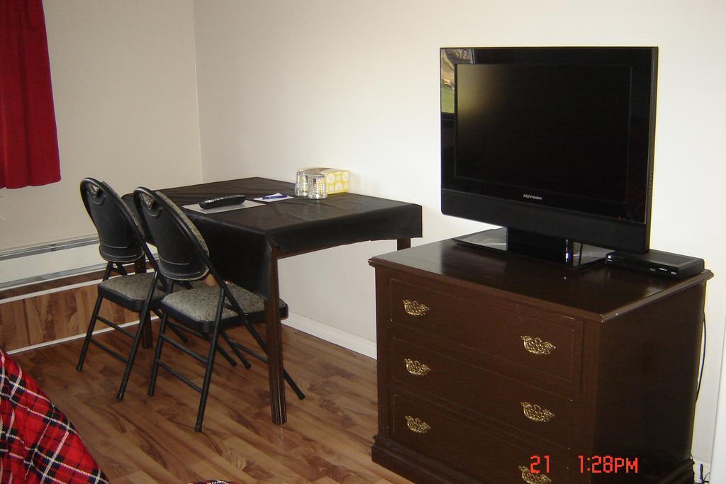Midway Motel Radisson Ruang foto