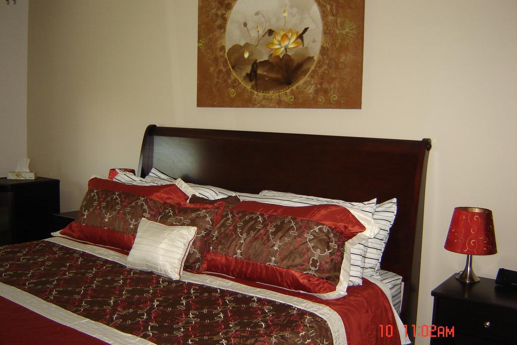 Midway Motel Radisson Ruang foto